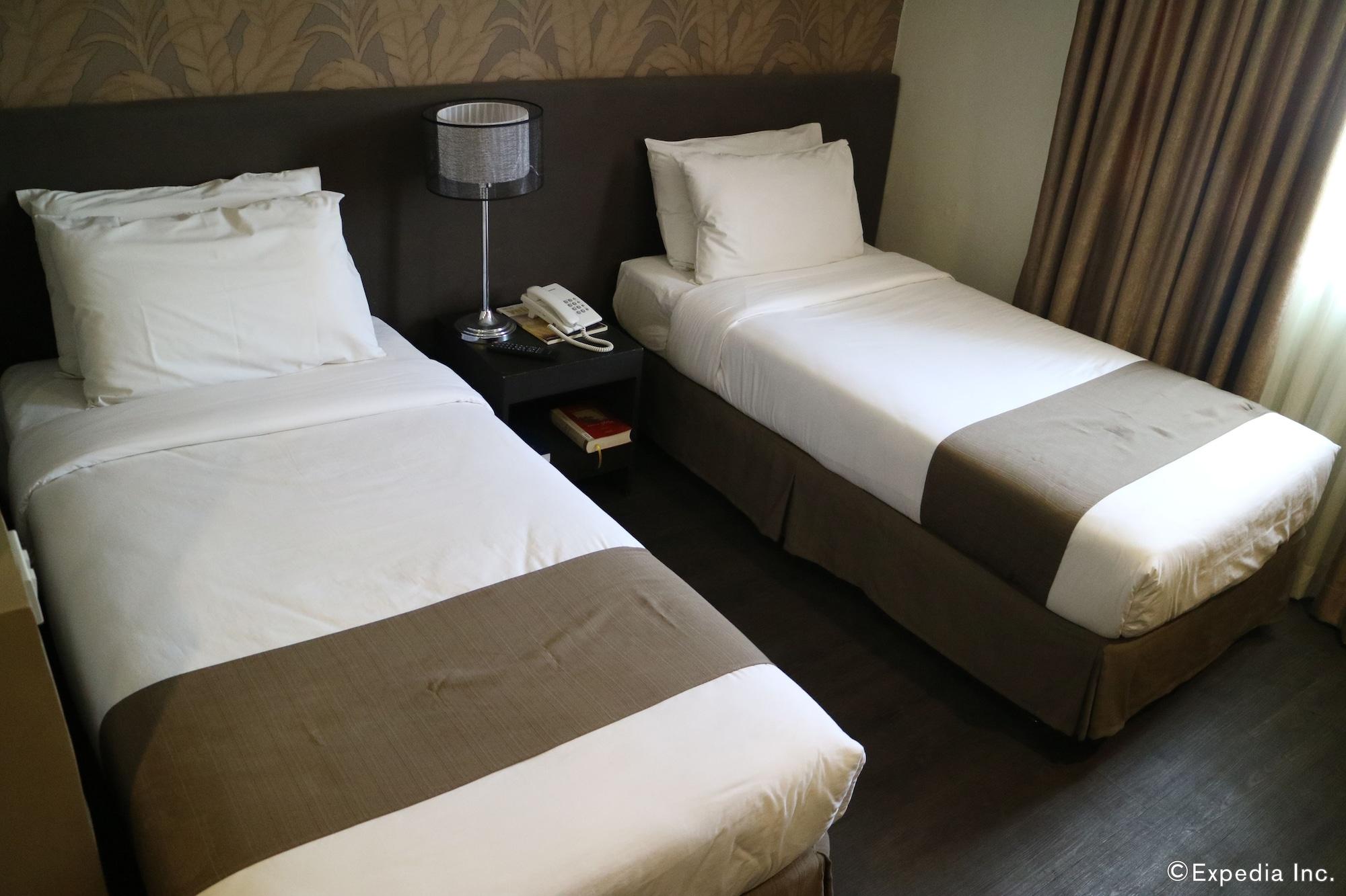 Gt Hotel Iloilo Екстер'єр фото