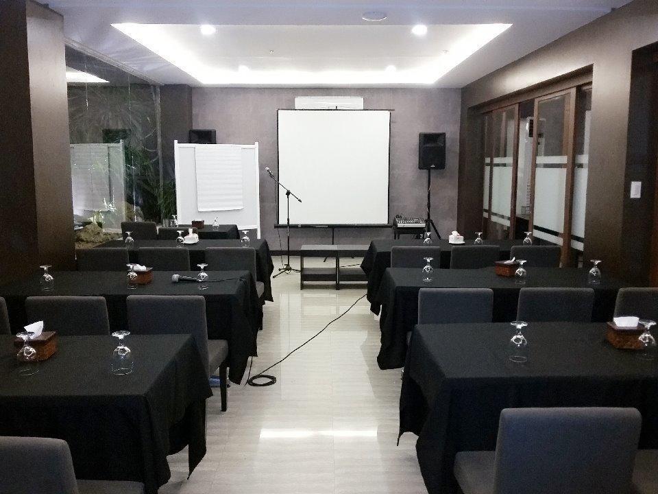 Gt Hotel Iloilo Екстер'єр фото