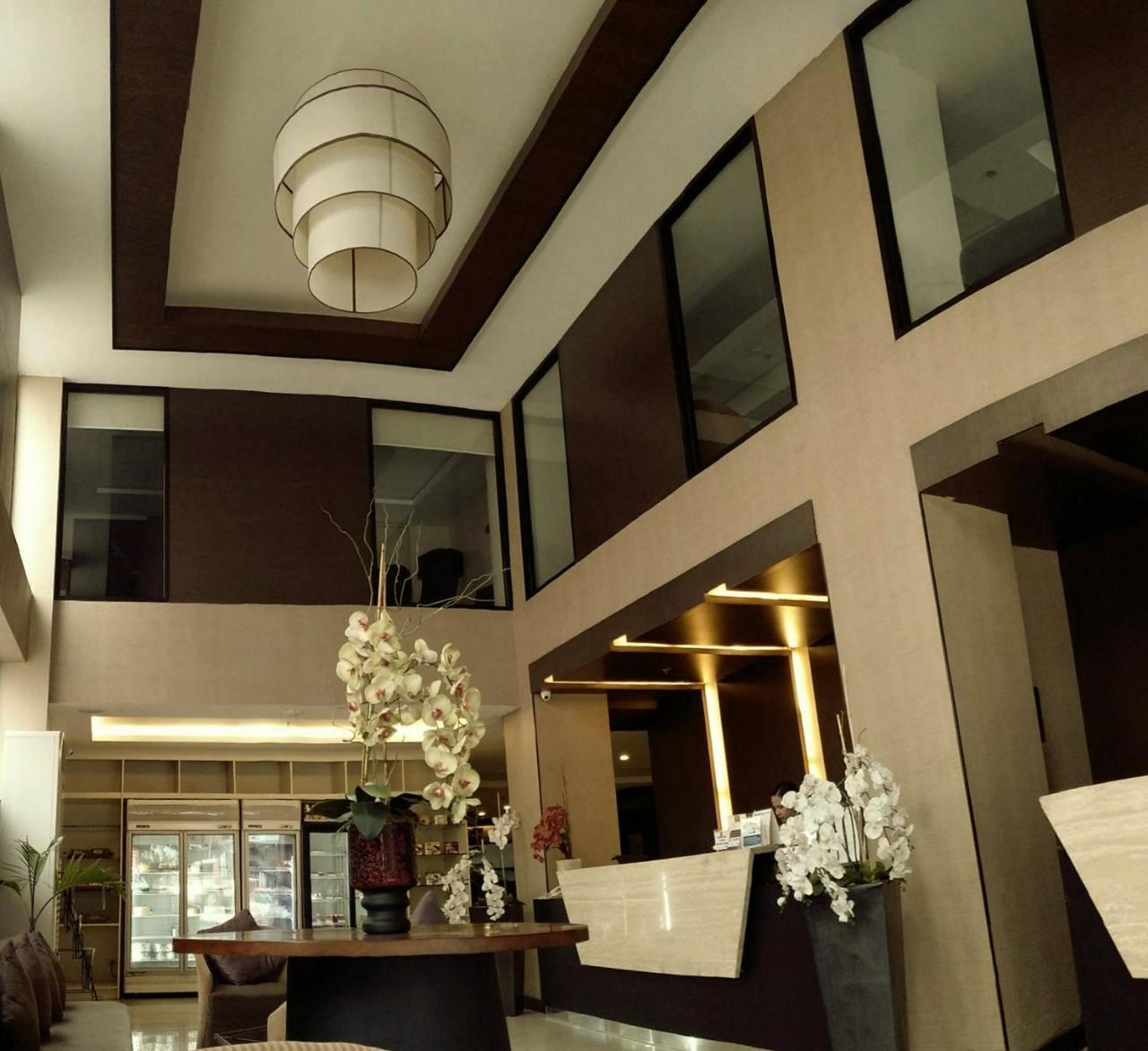 Gt Hotel Iloilo Екстер'єр фото