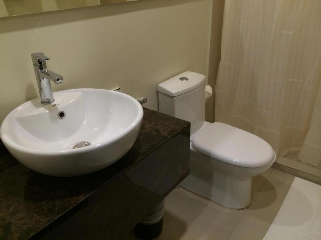 Gt Hotel Iloilo Екстер'єр фото