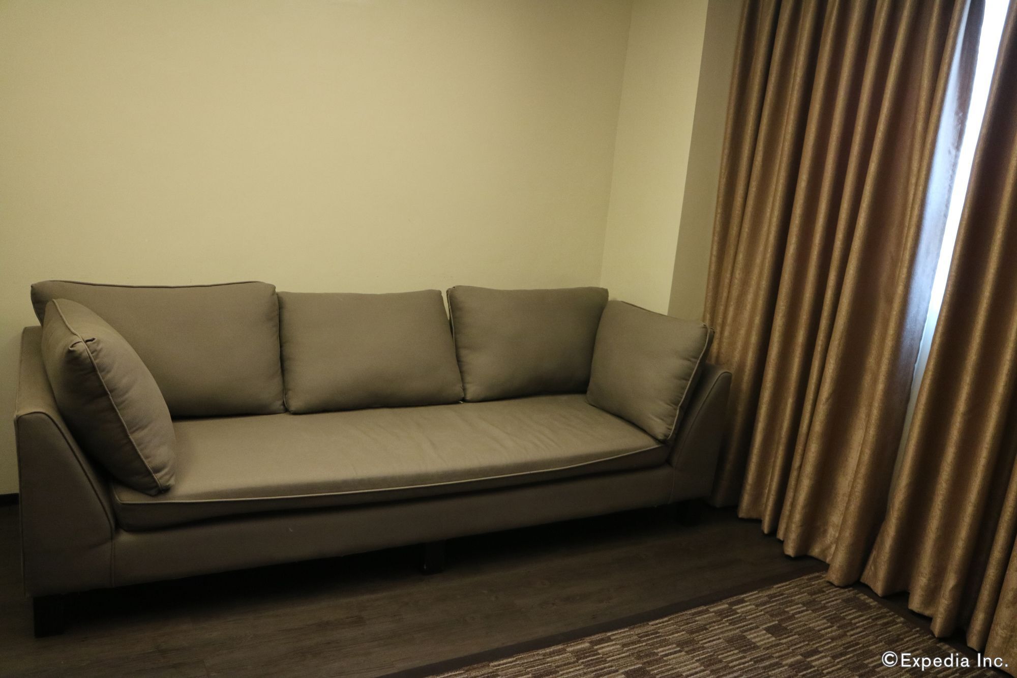 Gt Hotel Iloilo Екстер'єр фото