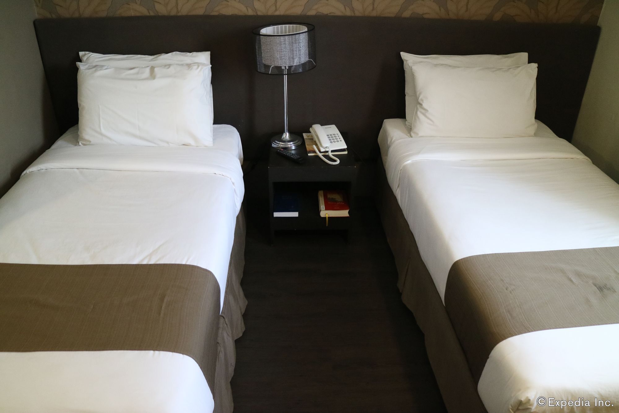 Gt Hotel Iloilo Екстер'єр фото