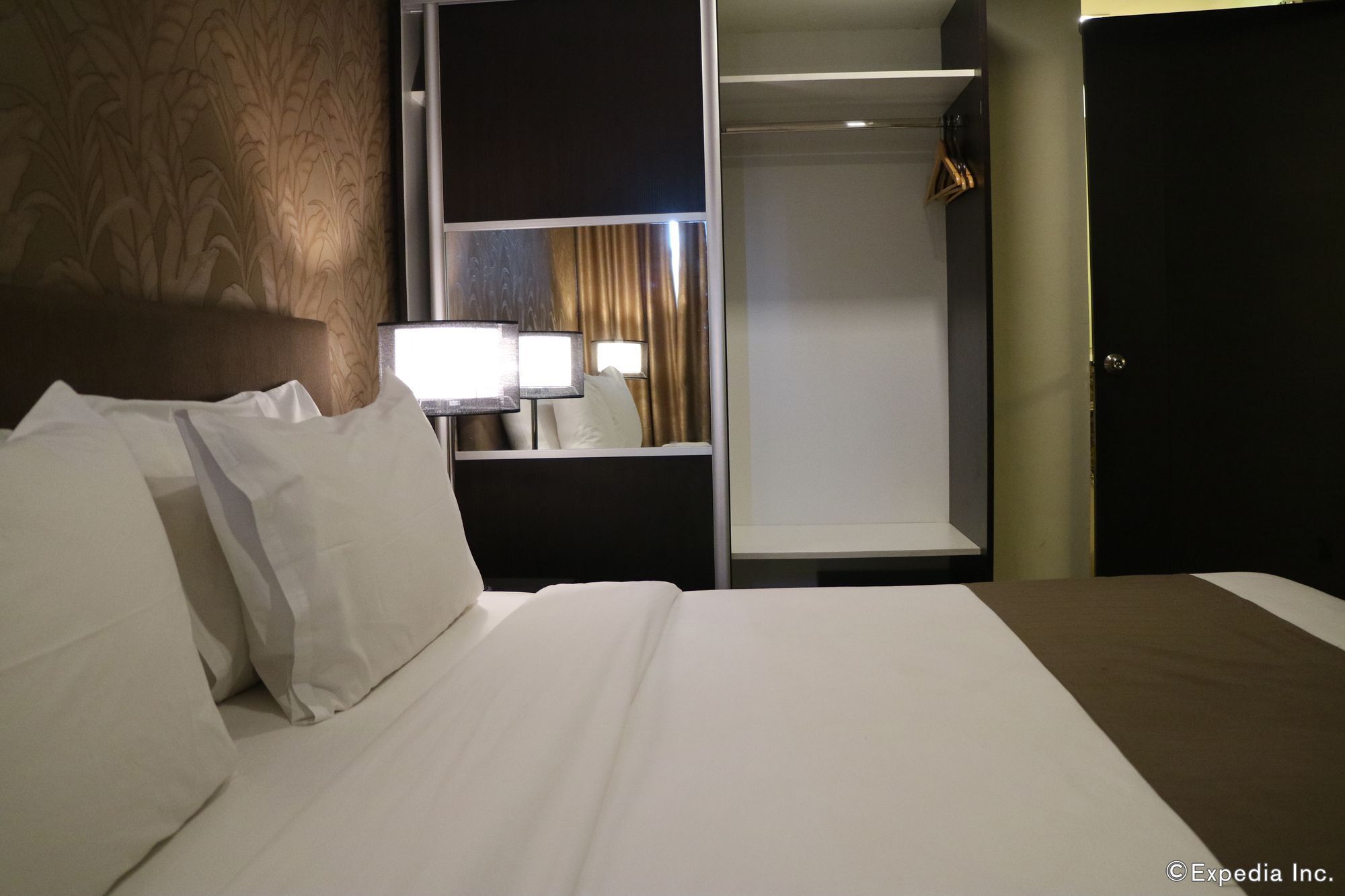 Gt Hotel Iloilo Екстер'єр фото