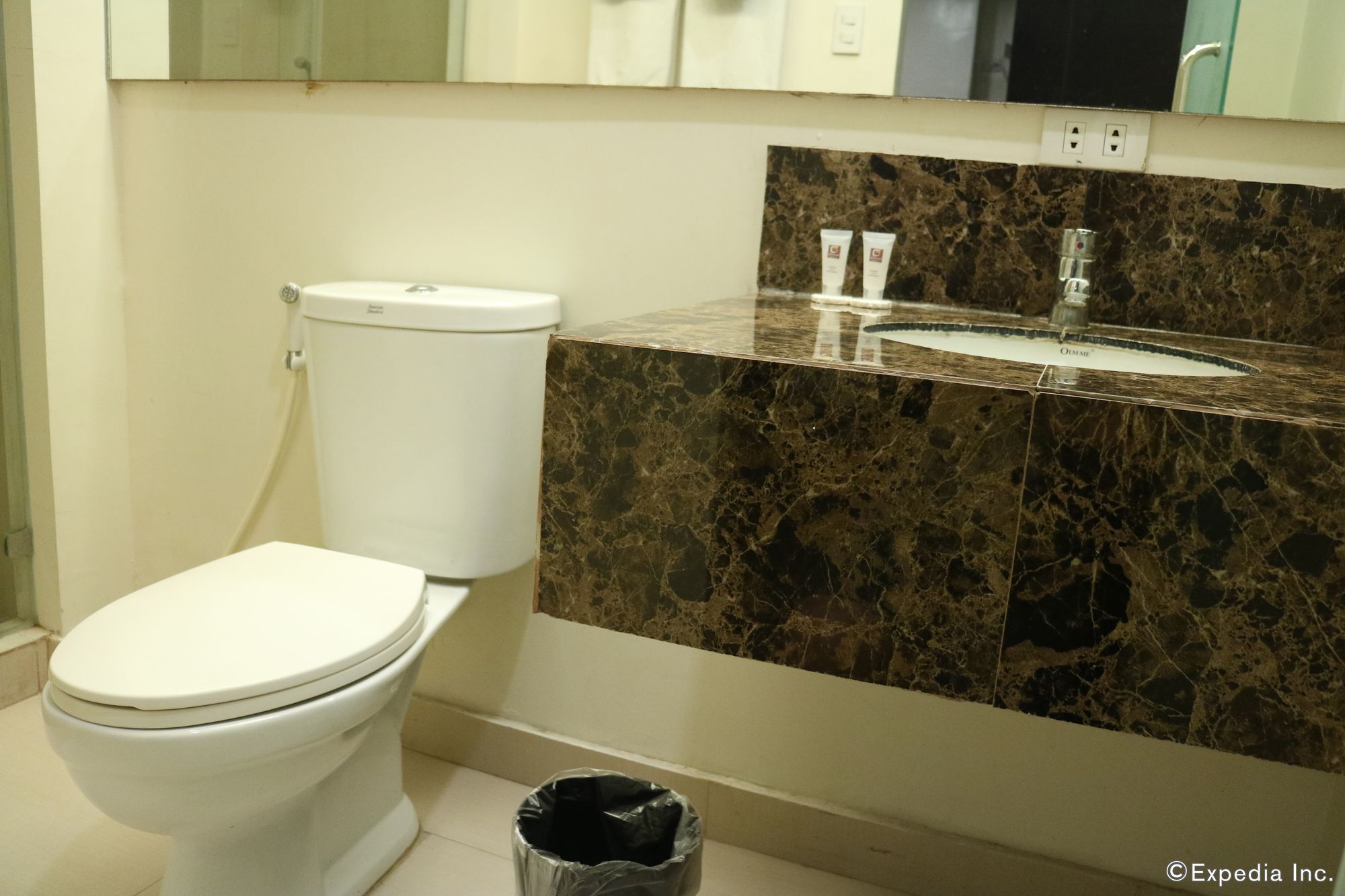 Gt Hotel Iloilo Екстер'єр фото
