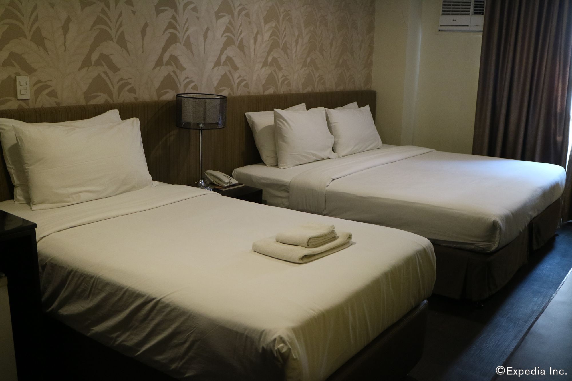 Gt Hotel Iloilo Екстер'єр фото